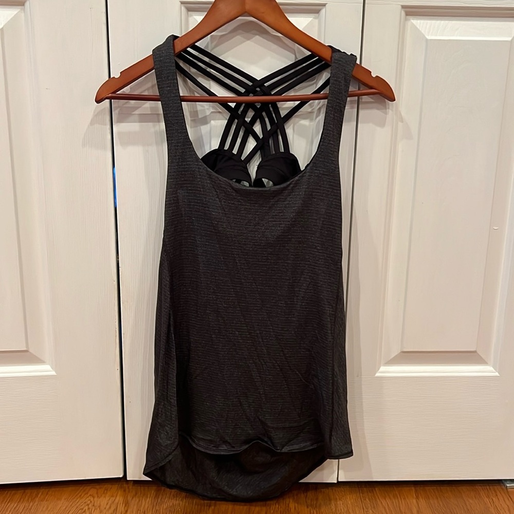Lululemon size 6 tank excellent condition